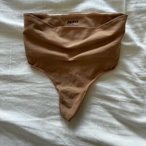 NWOT SKIMS Core Control Thong